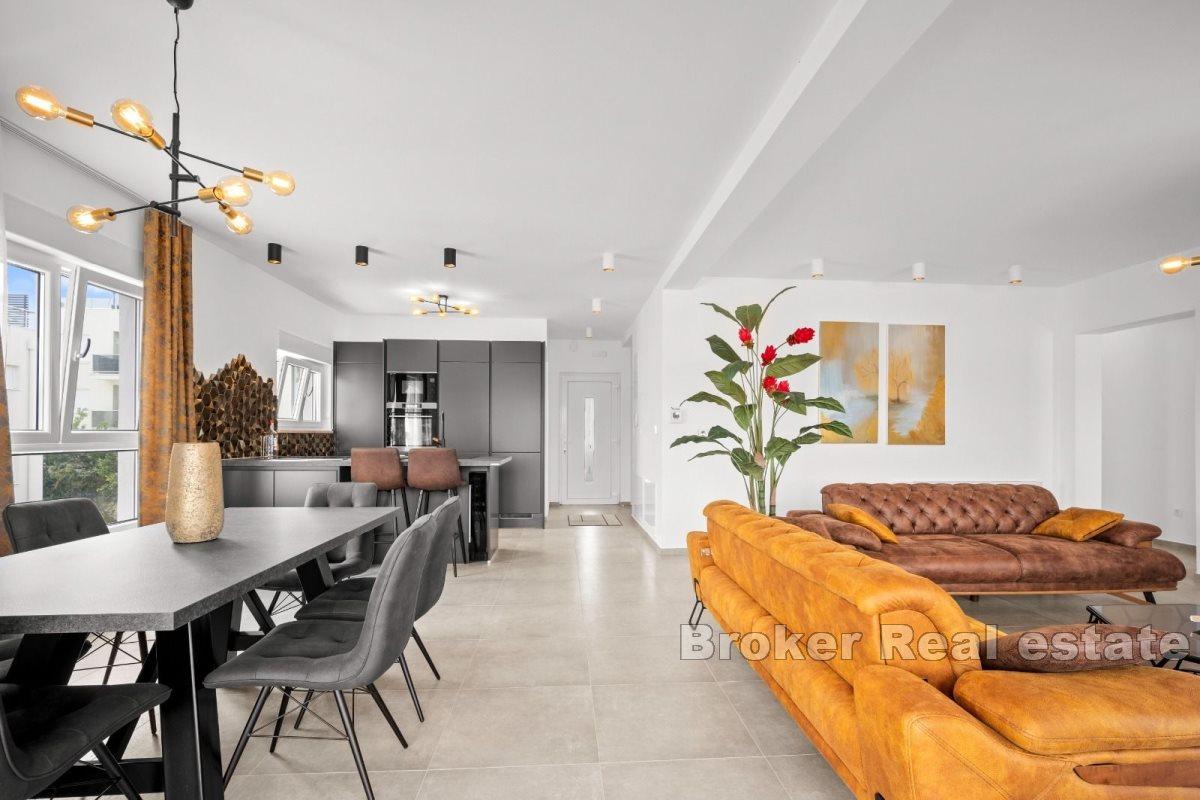 Luxuriöses Penthouse mit Pool und wunderschönem Meerblick
