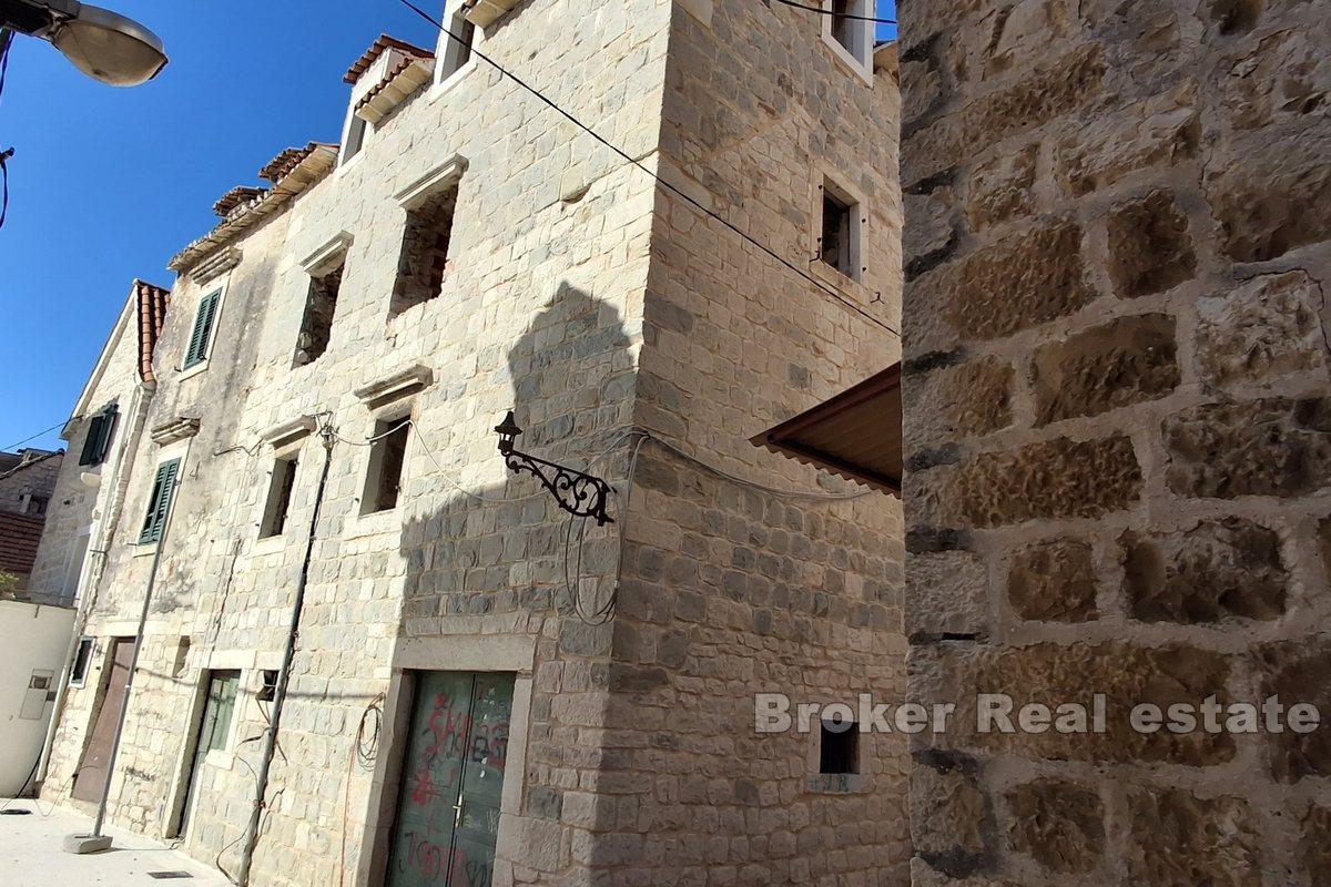 001-2031-149-Kastela-Mediterranean-house-for-renovation-for-sale