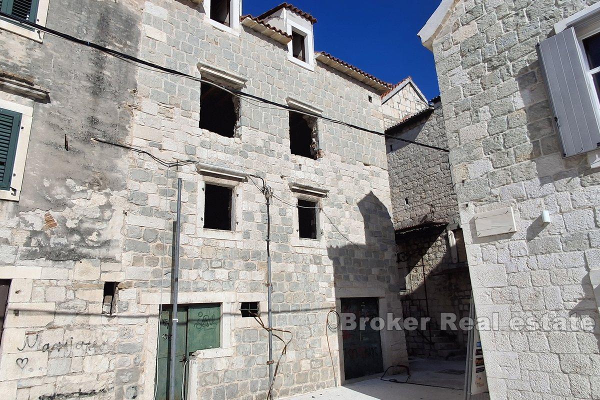 Inhemskt medelhavshus för renovering