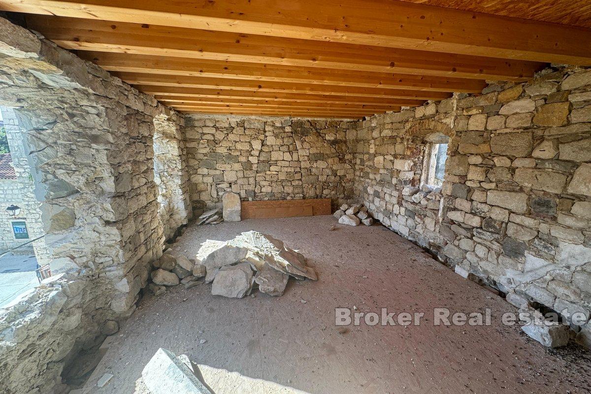 Indigenous Mediterranean house for renovation