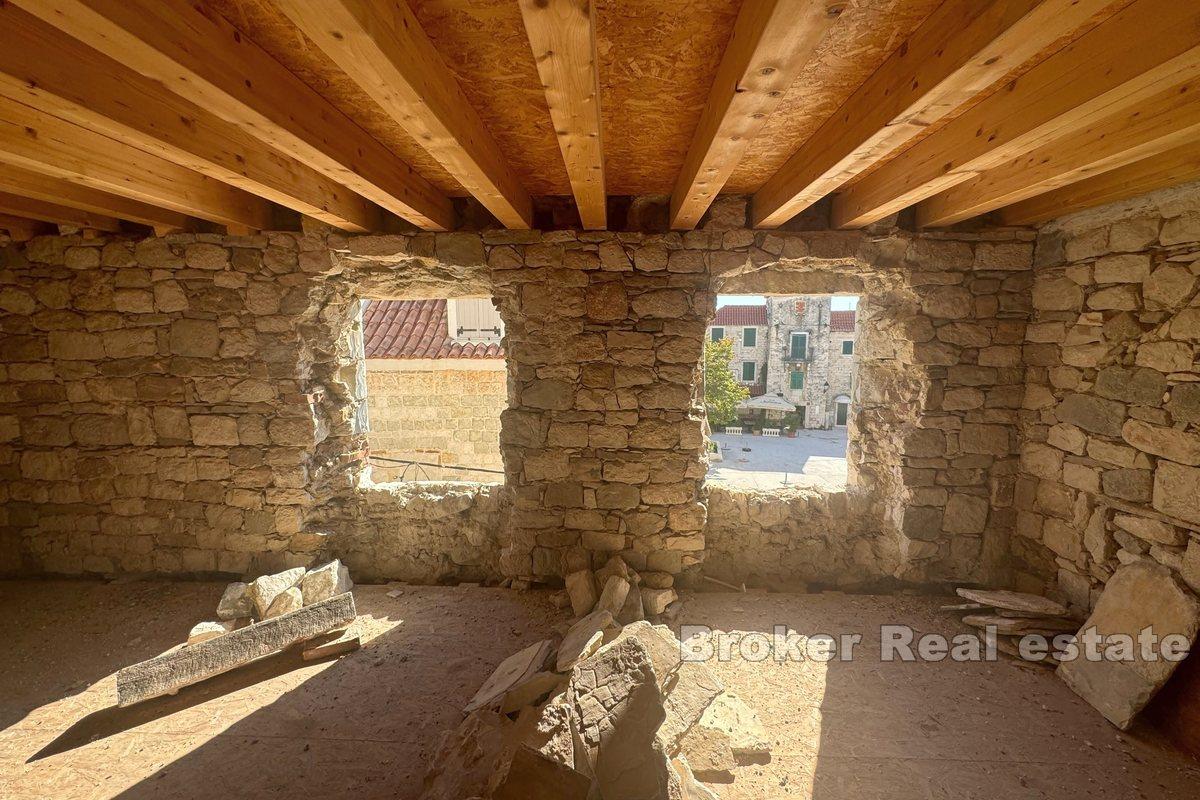 Indigenous Mediterranean house for renovation