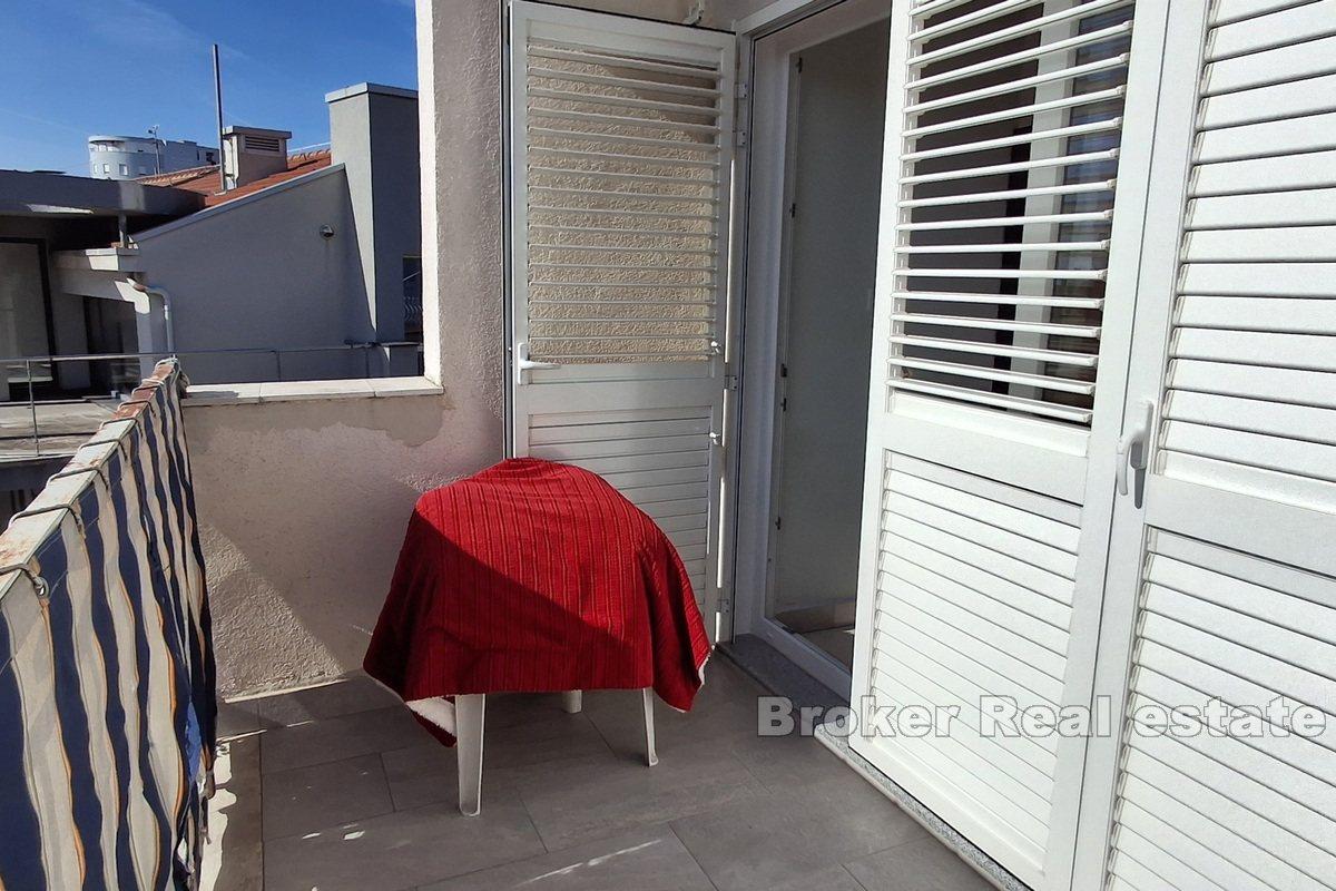 Treroms leilighet med flott beliggenhet