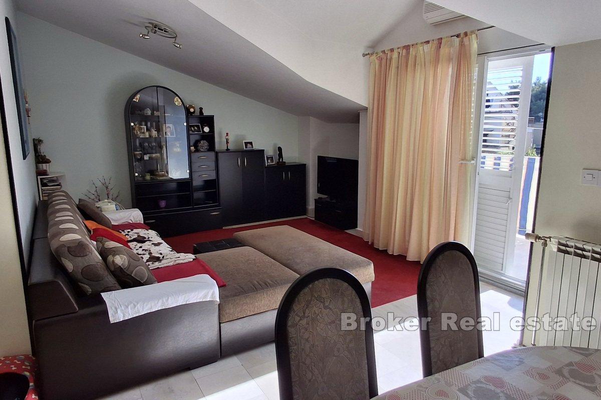 Treroms leilighet med flott beliggenhet