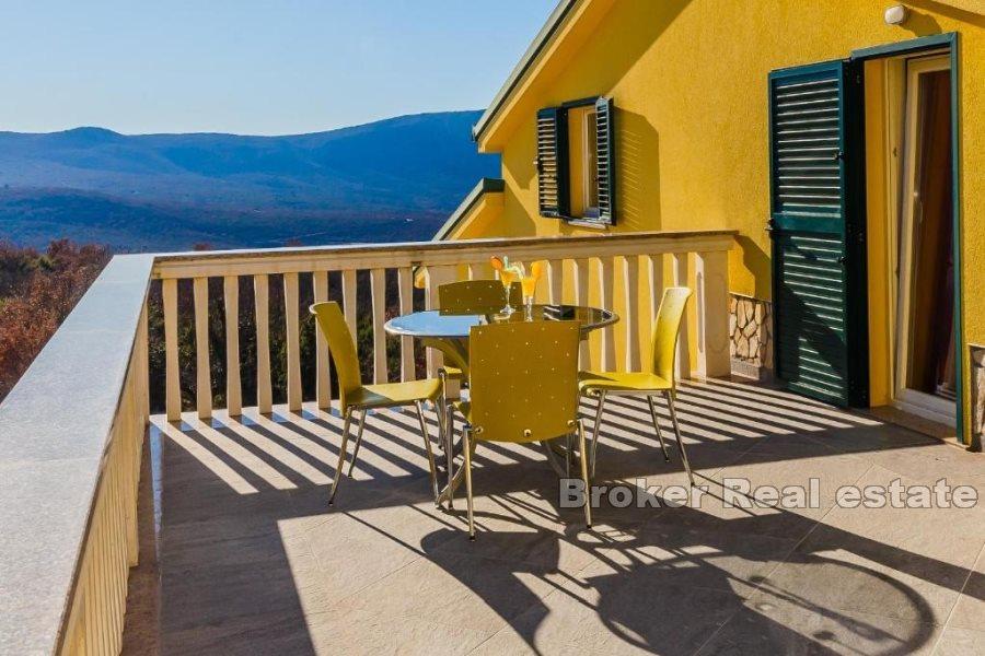 Vila s bazenom u prekrasnoj prirodi