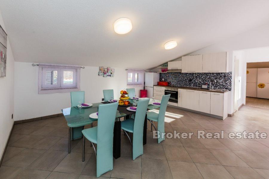 Vila s bazenom u prekrasnoj prirodi