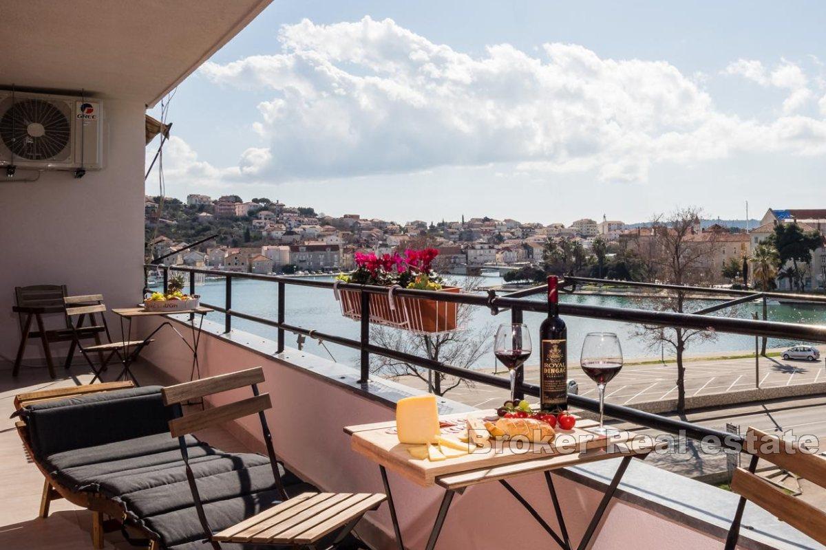 Piękny apartament w pierwszym rzędzie od morza