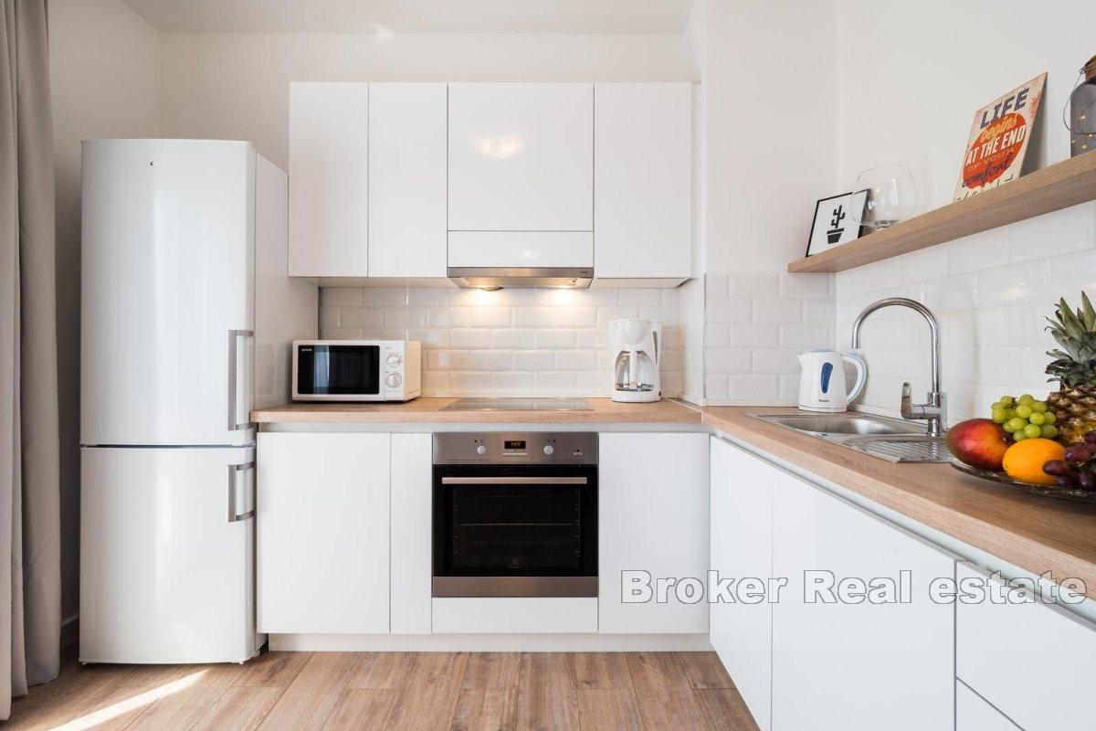 Vacker lägenhet i första raden mot havet