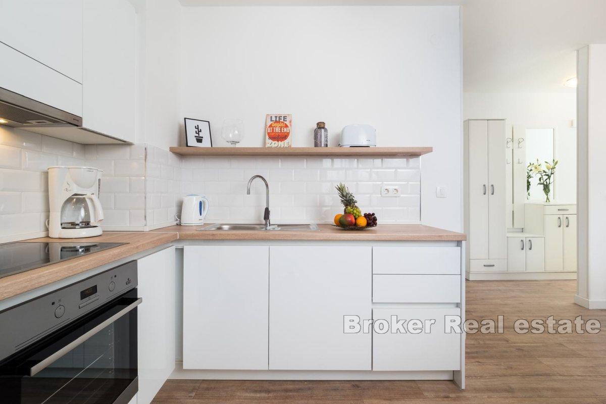 Vacker lägenhet i första raden mot havet