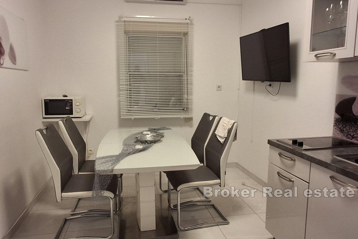 Baugrundstück mit drei Wohnungen in erster Reihe zum Meer