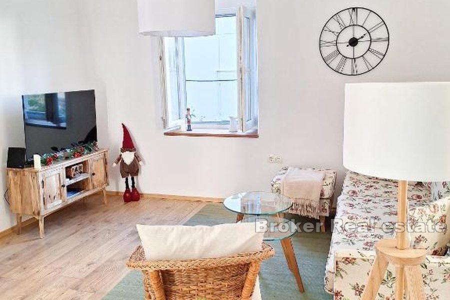 Appartement dans une maison traditionnelle méditerranéenne en pierre