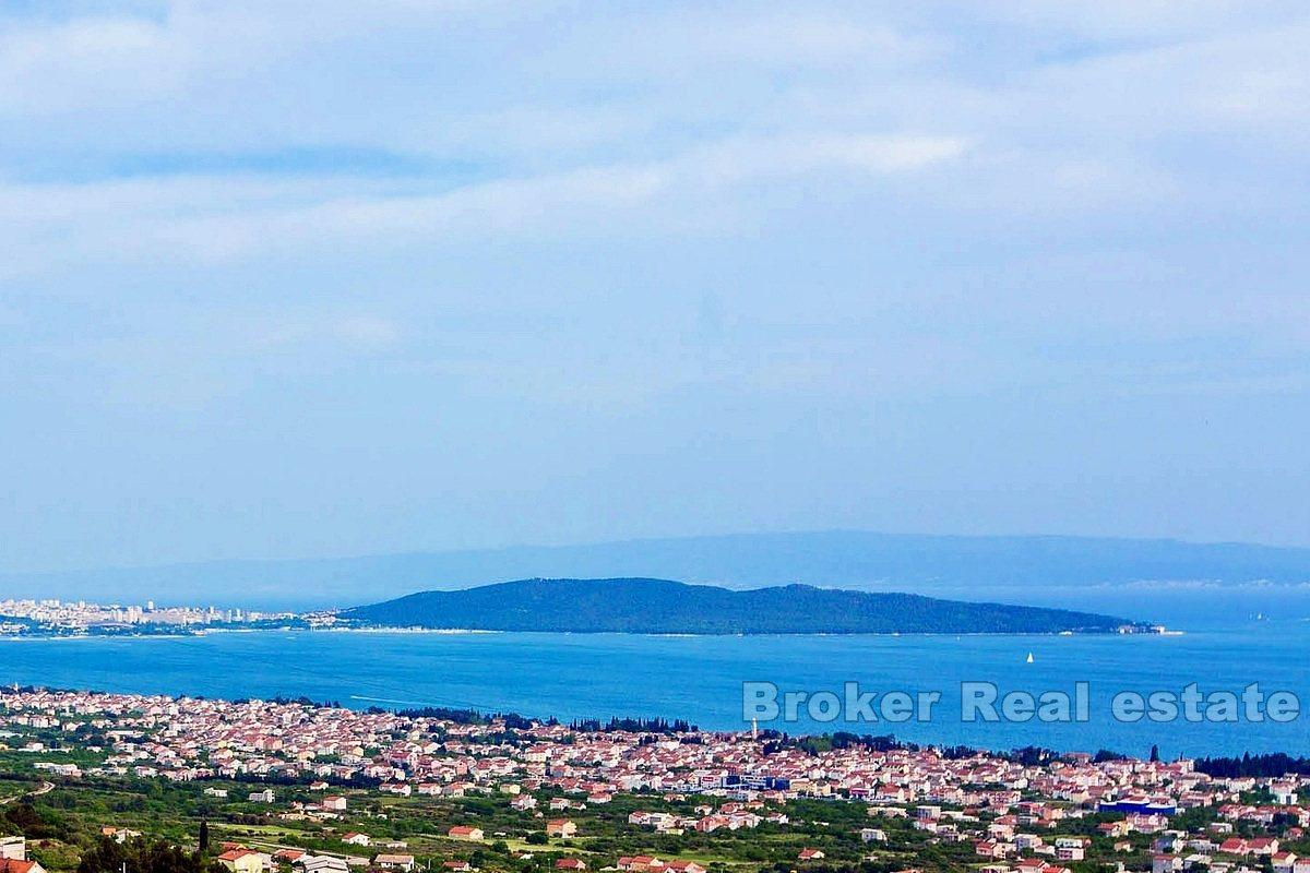 Nedokončený dům s bazénem v prestižní lokalitě