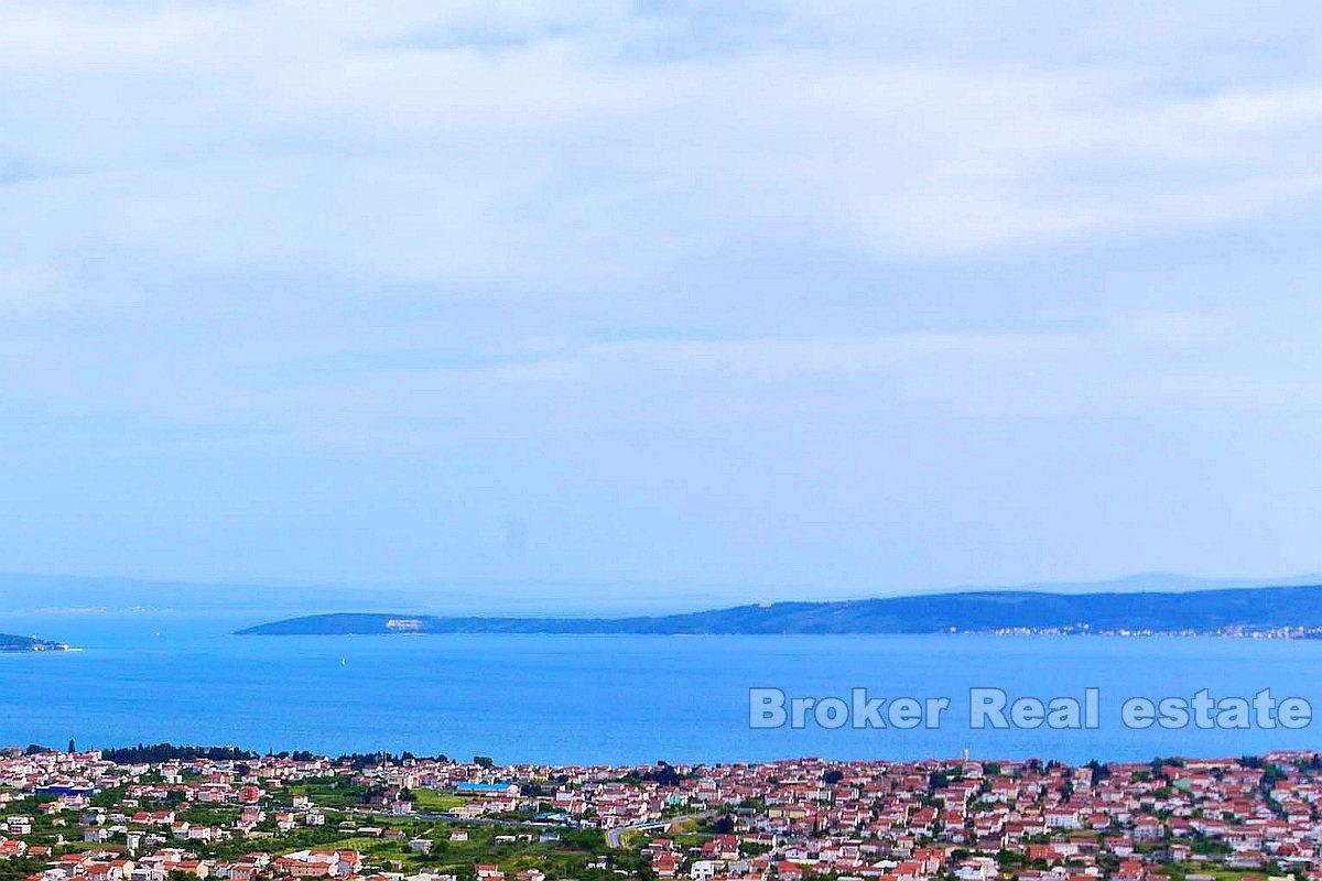 Недостроенный дом с бассейном в отличном месте