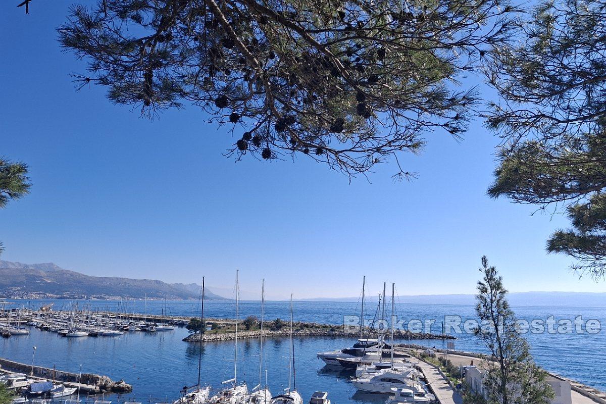 Exclusive building plot first row to the sea