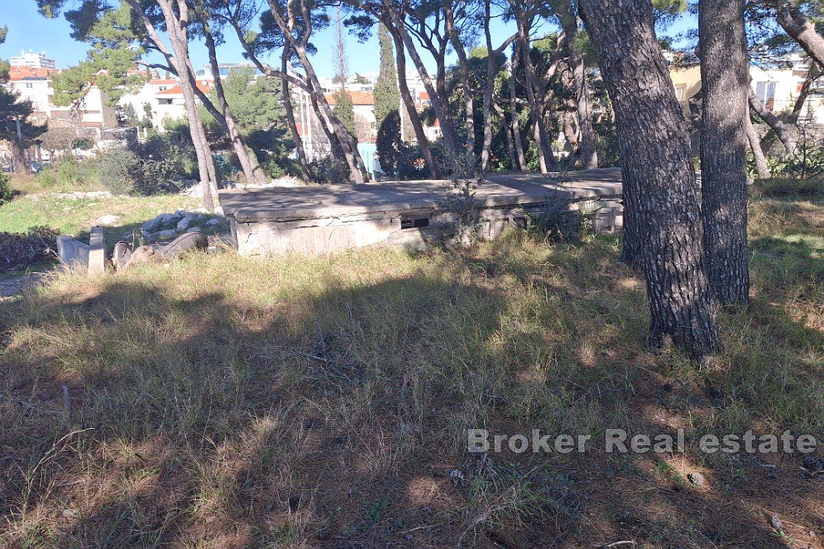 Exclusive building plot first row to the sea