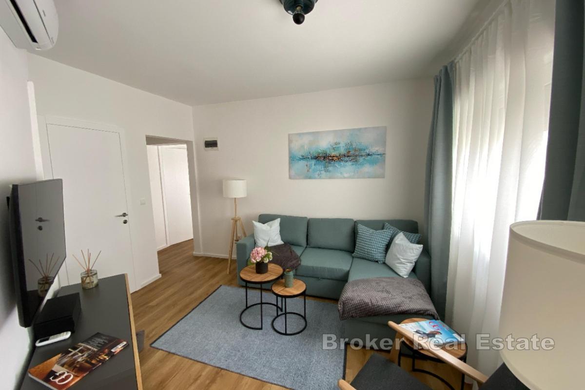 Vakkert hus med basseng og spektakulær havutsikt