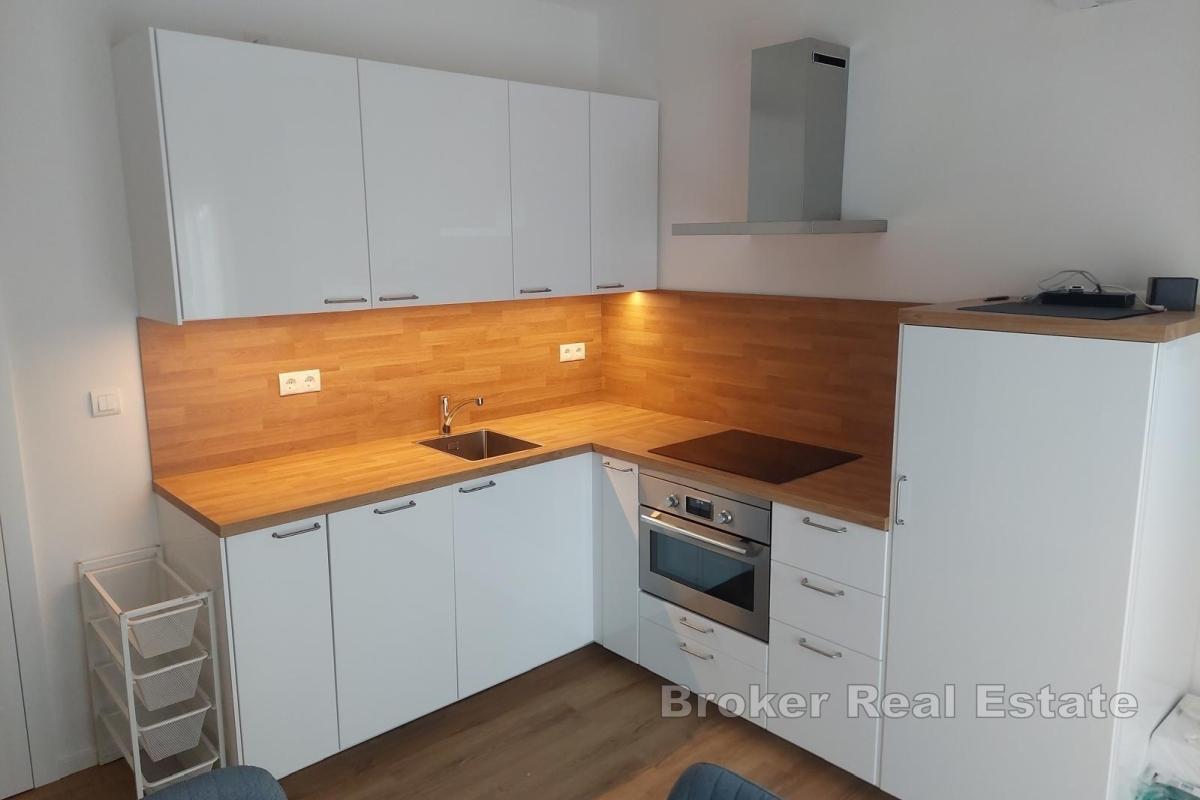 Vakkert hus med basseng og spektakulær havutsikt