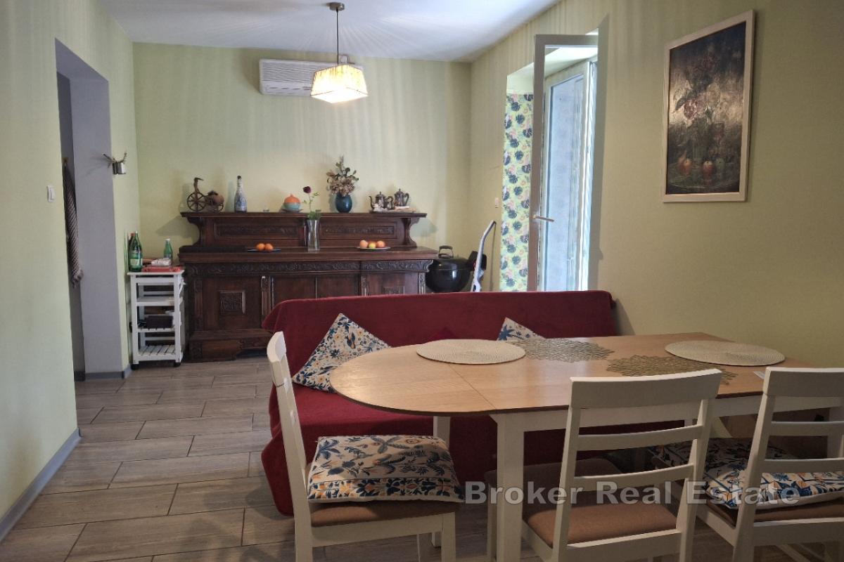 Двухквартирный семейный дом в исключительном месте в Каштеле