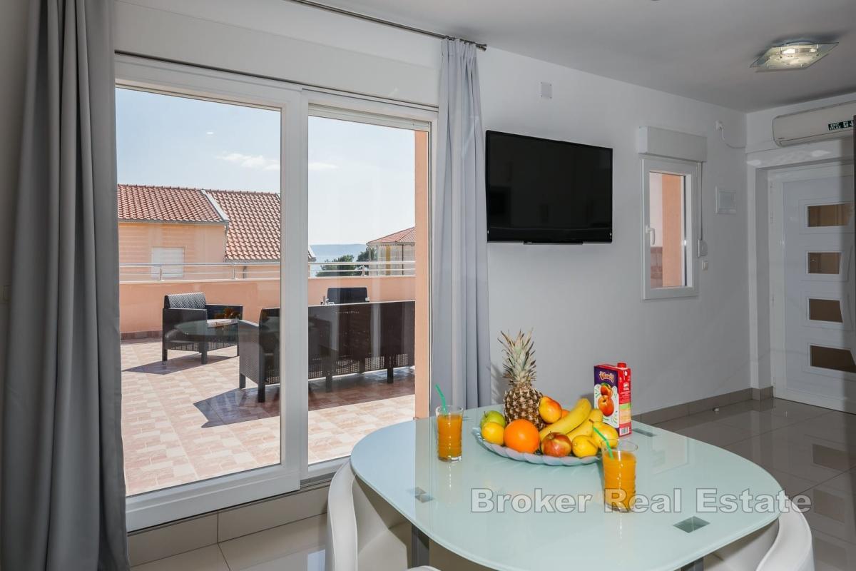 Mehrfamilienhaus in zweiter Reihe vom Meer in Kaštela