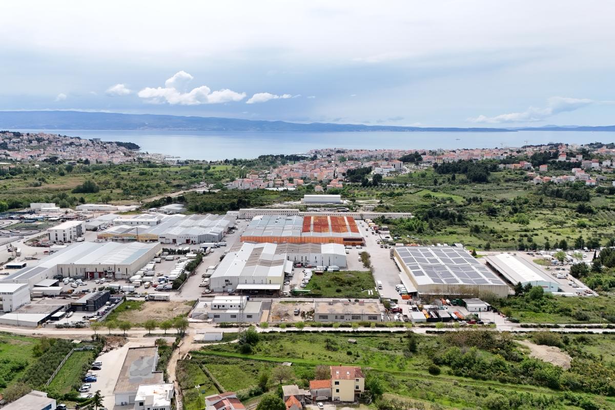 Terrain constructible pour la construction d'une maison familiale dans un quartier calme de Split