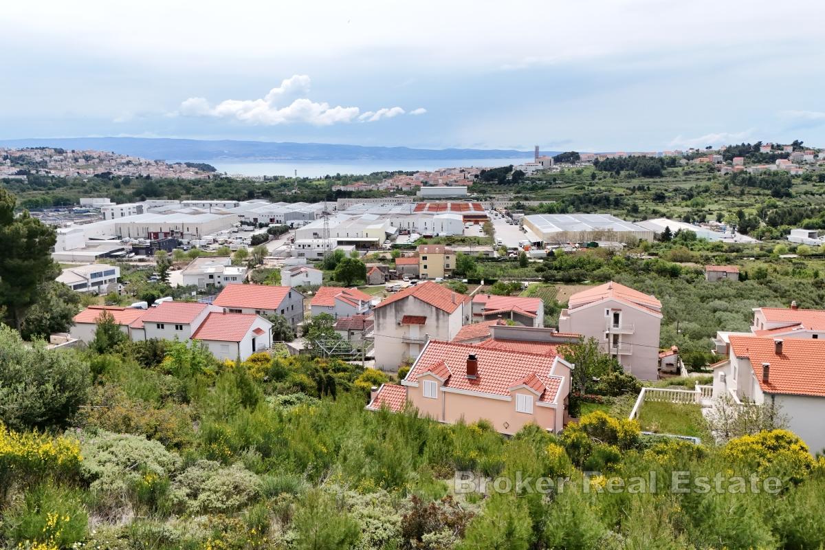 Terrain constructible pour la construction d'une maison familiale dans un quartier calme de Split