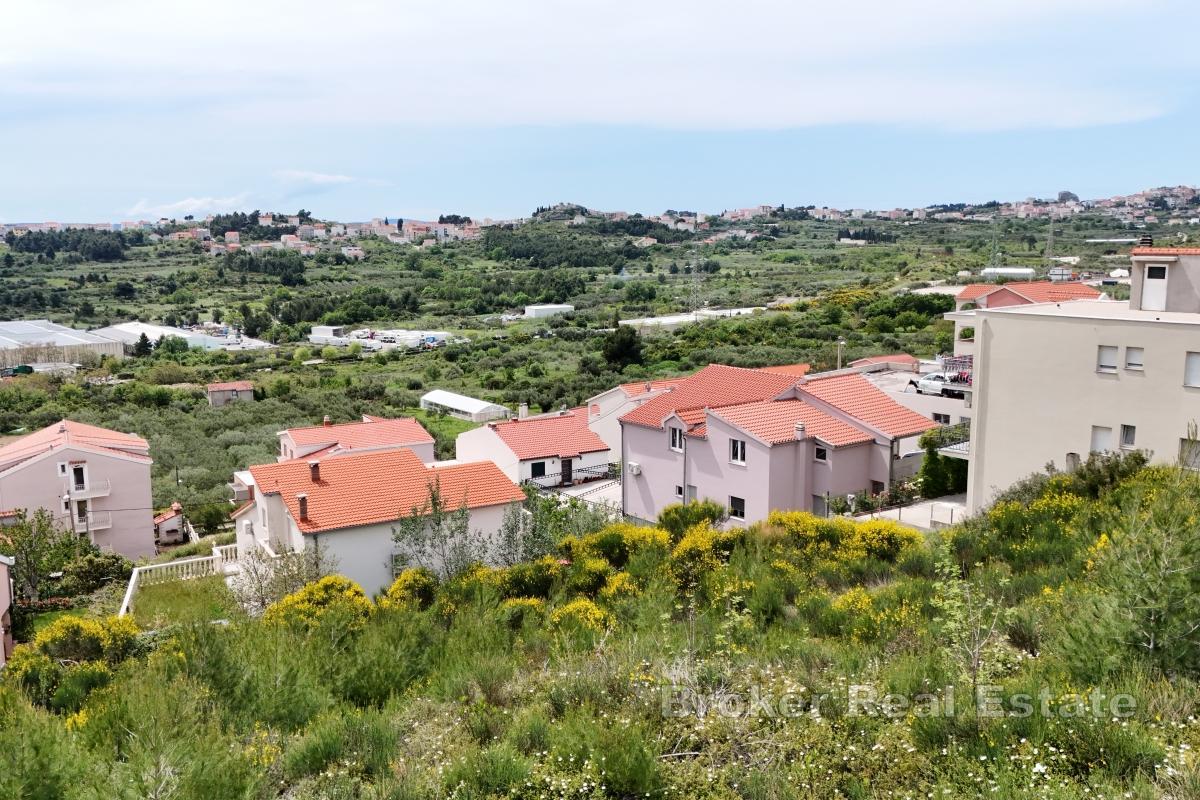 Terrain constructible pour la construction d'une maison familiale dans un quartier calme de Split