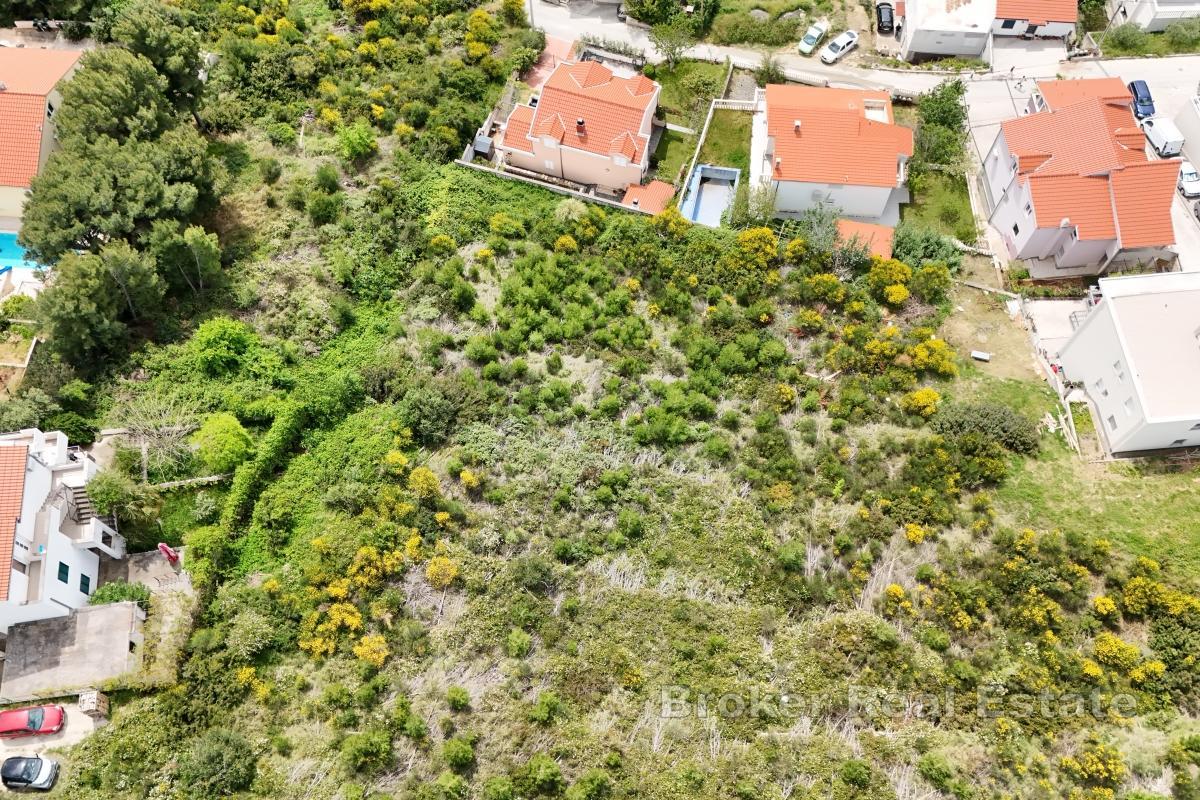 Terrain constructible pour la construction d'une maison familiale dans un quartier calme de Split