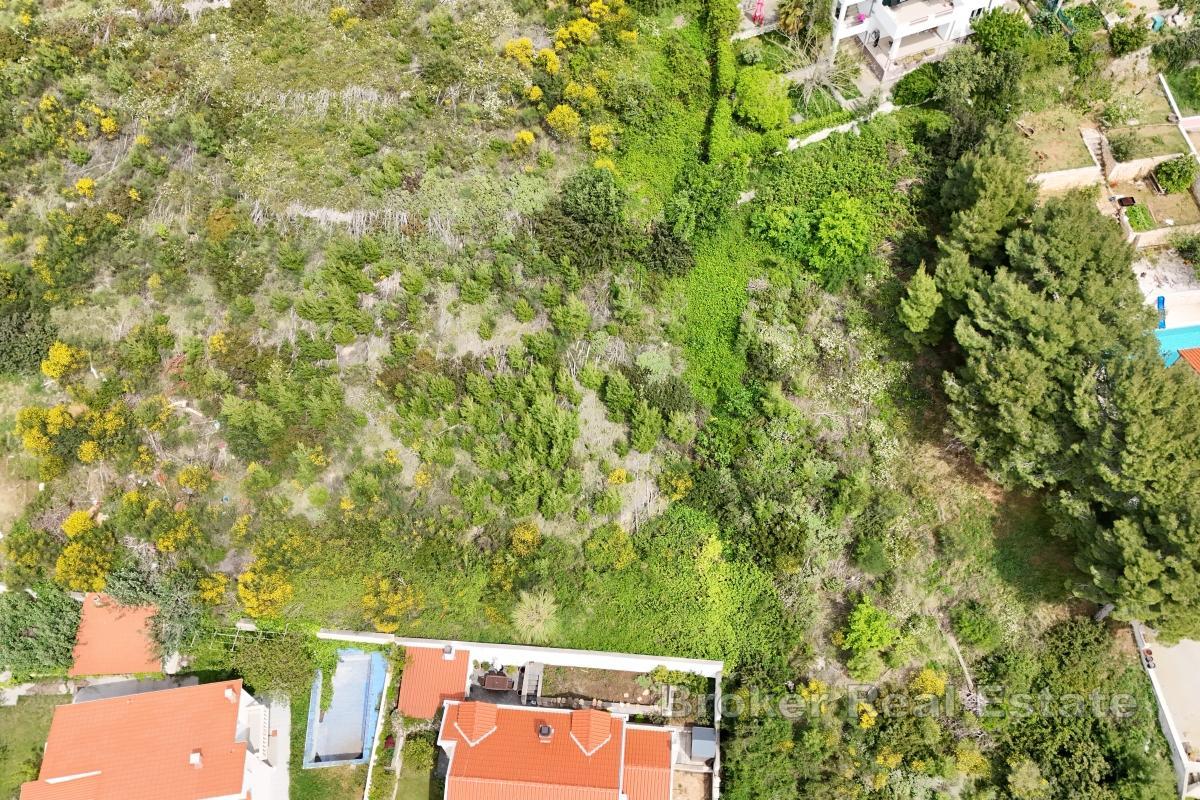 Terrain constructible pour la construction d'une maison familiale dans un quartier calme de Split