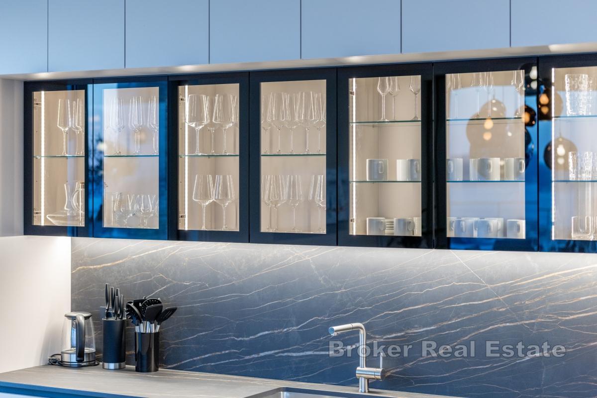 Роскошная современная вилла с панорамным видом на море и острова