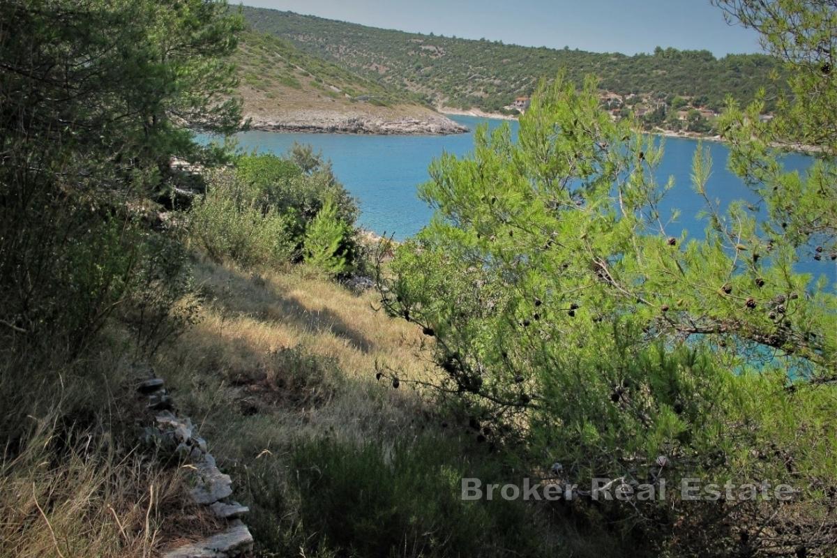 Dům s pozemkem v první řadě u moře