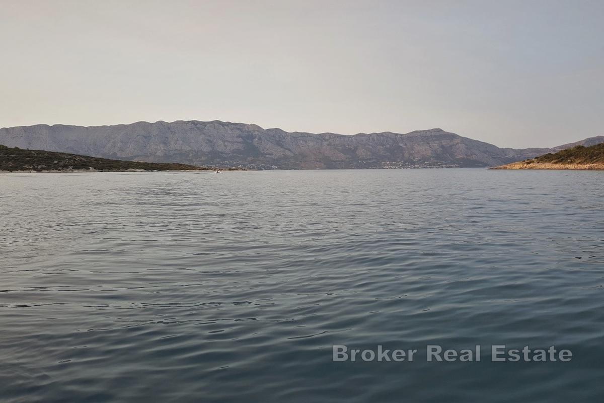 Casa con terreno in prima fila sul mare