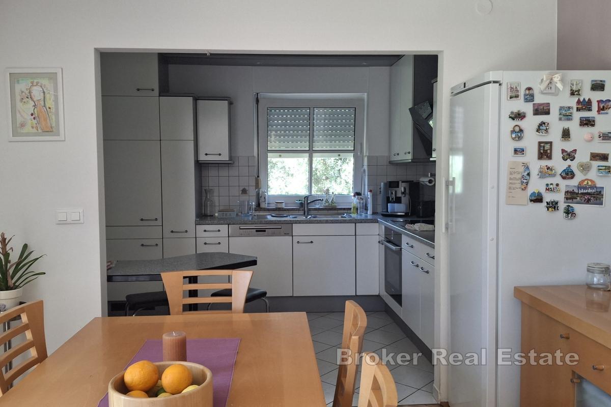 Trosoban stan s garažom i parkirnim mjestom