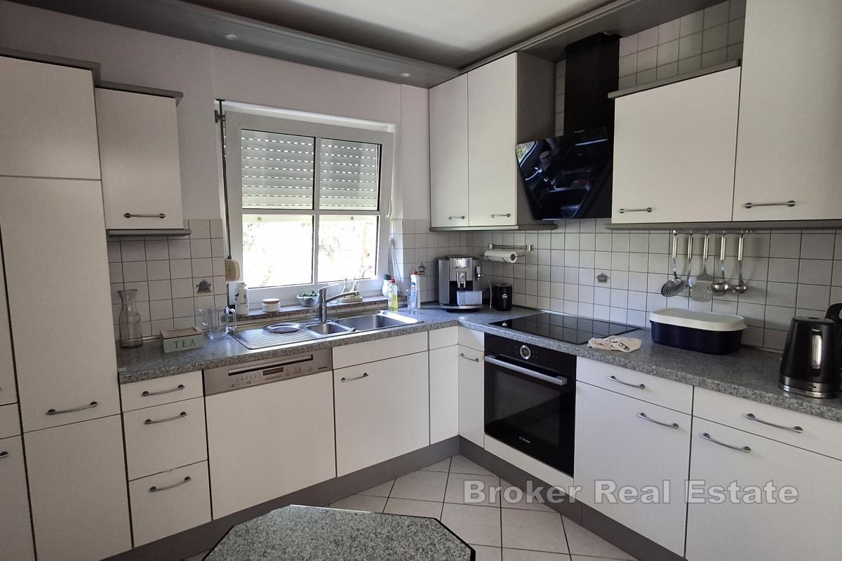 Trosoban stan s garažom i parkirnim mjestom