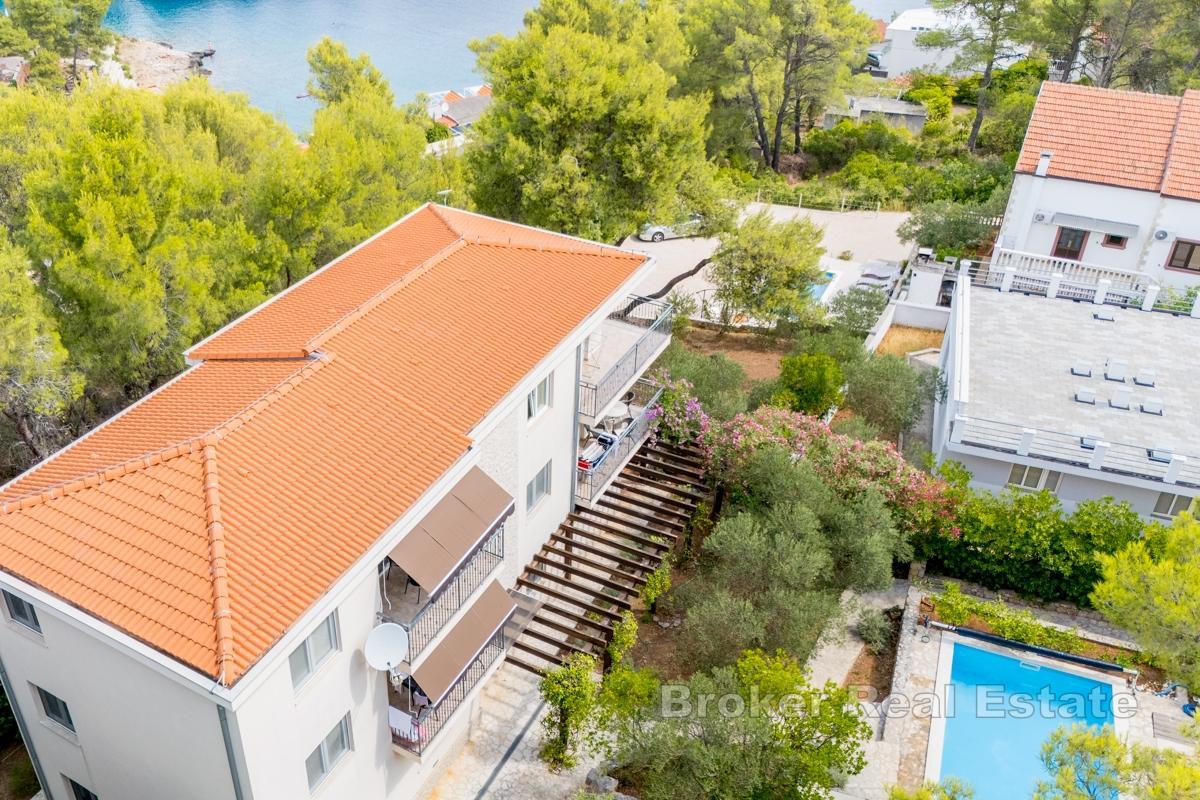 Vacker villa med pool och öppen havsutsikt på ön Hvar