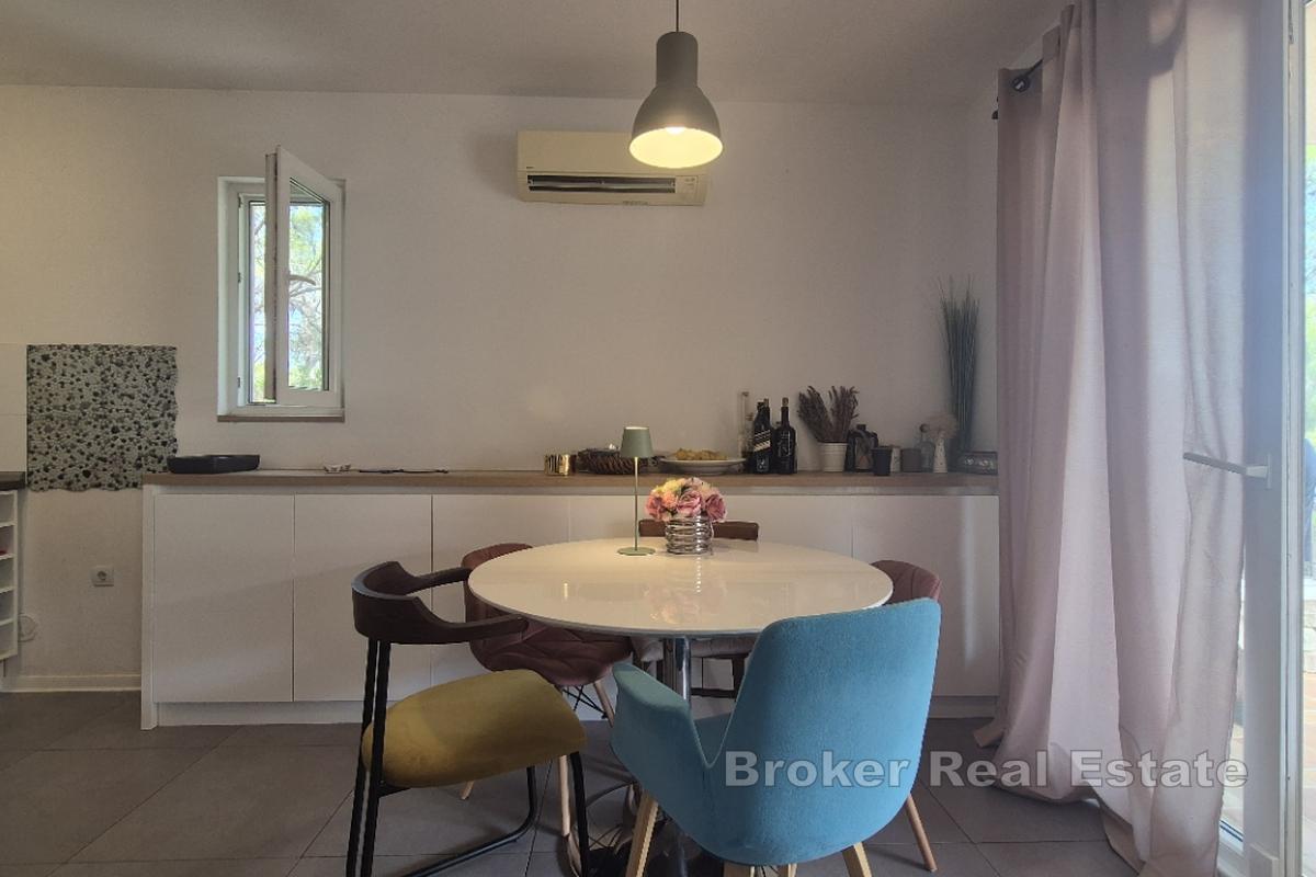 Vacker villa med pool och öppen havsutsikt på ön Hvar