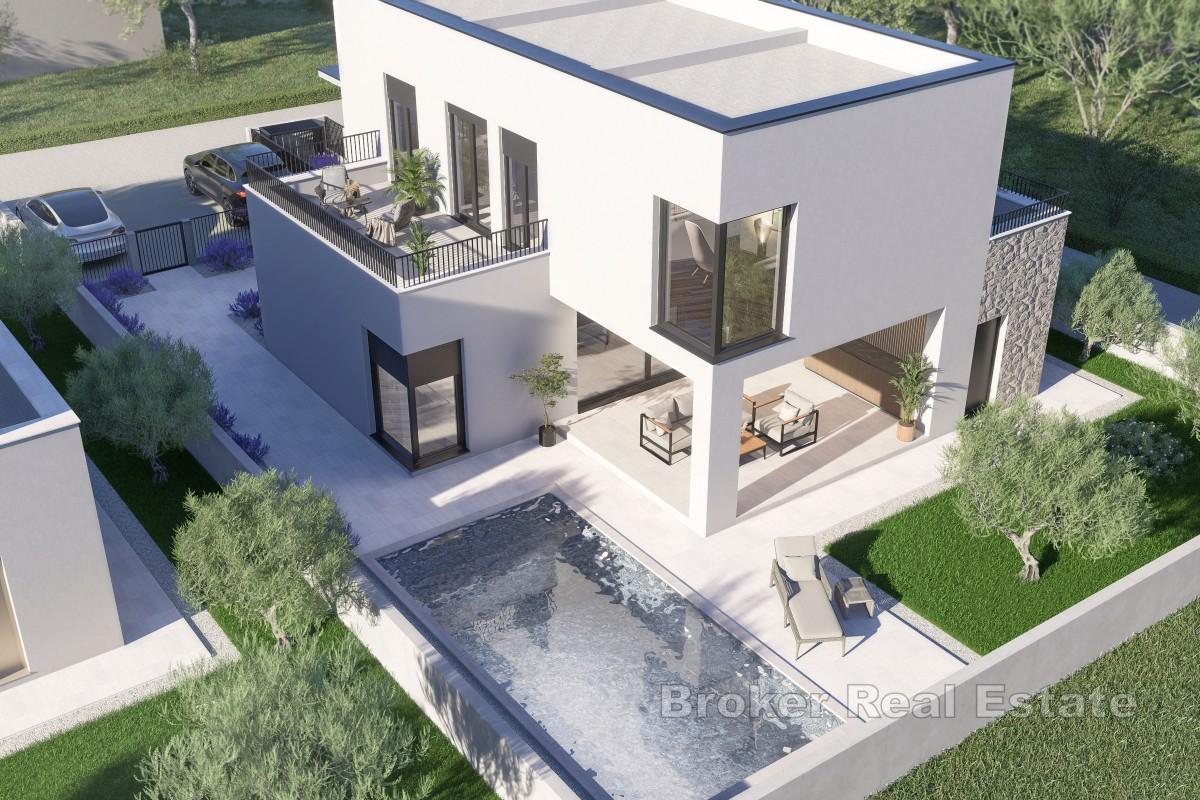 Modern villa med panoramautsikt över havet