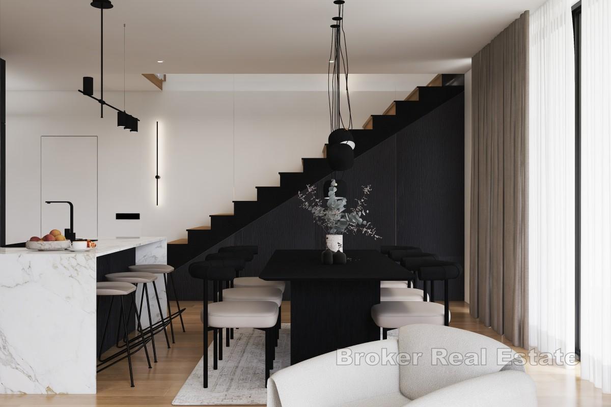 Modern villa med panoramautsikt över havet