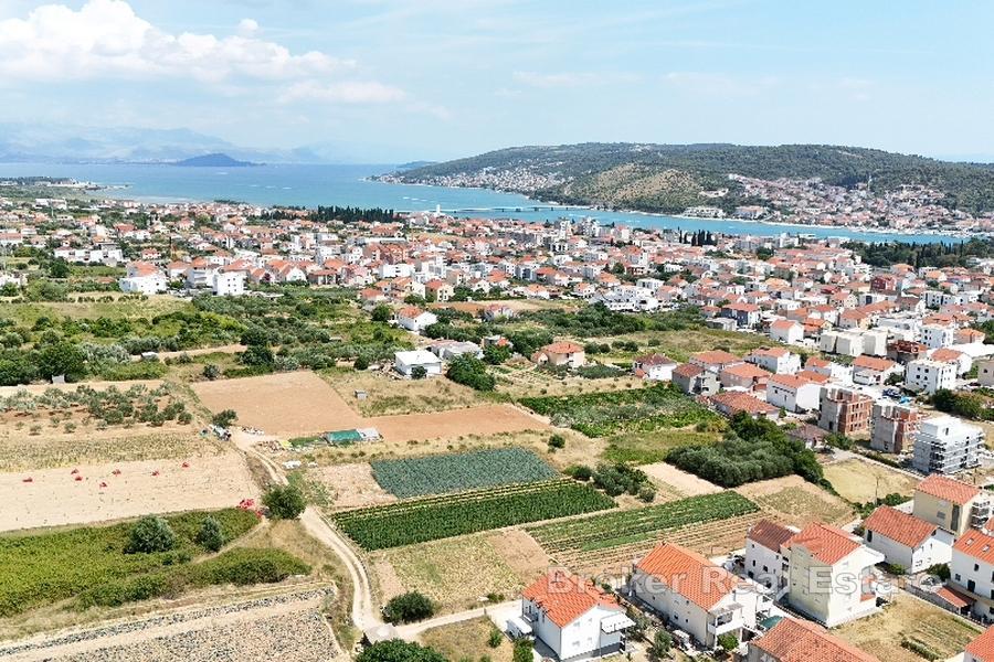 Terrain constructible près du centre de Trogir