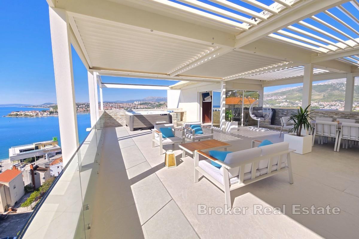 Villa avec piscine et vue dégagée sur la mer