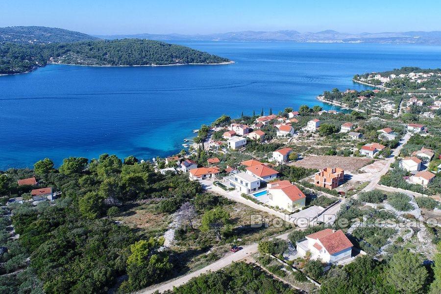 Building land, second row to the sea