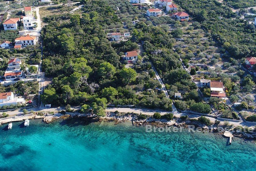 Building land, second row to the sea