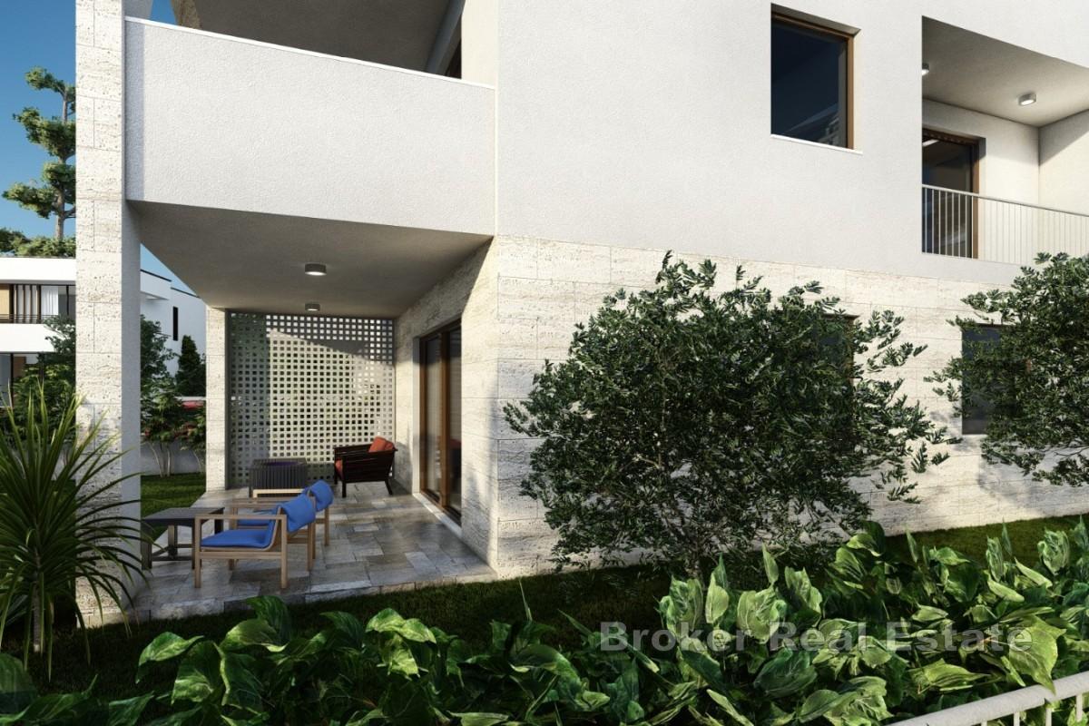 Apartament w nowym budynku na wyspie Ciovo z widokiem na morze