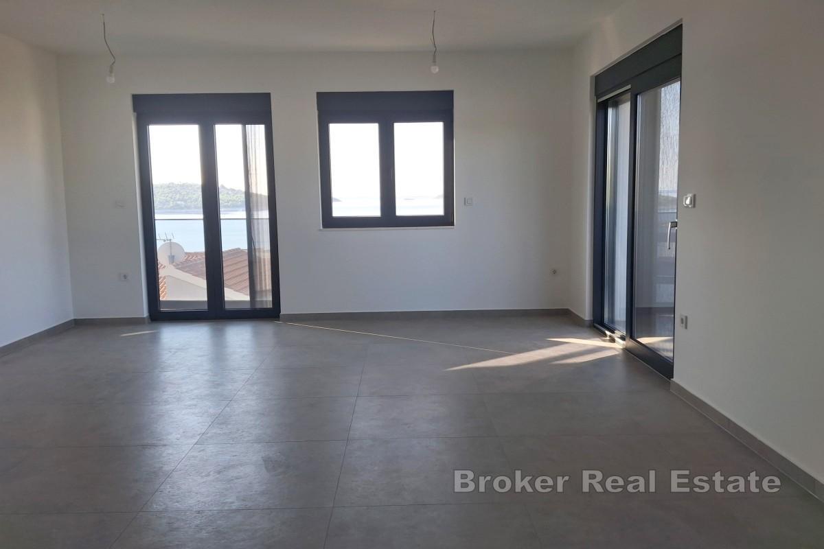 Geräumiges Penthouse mit offenem Meerblick