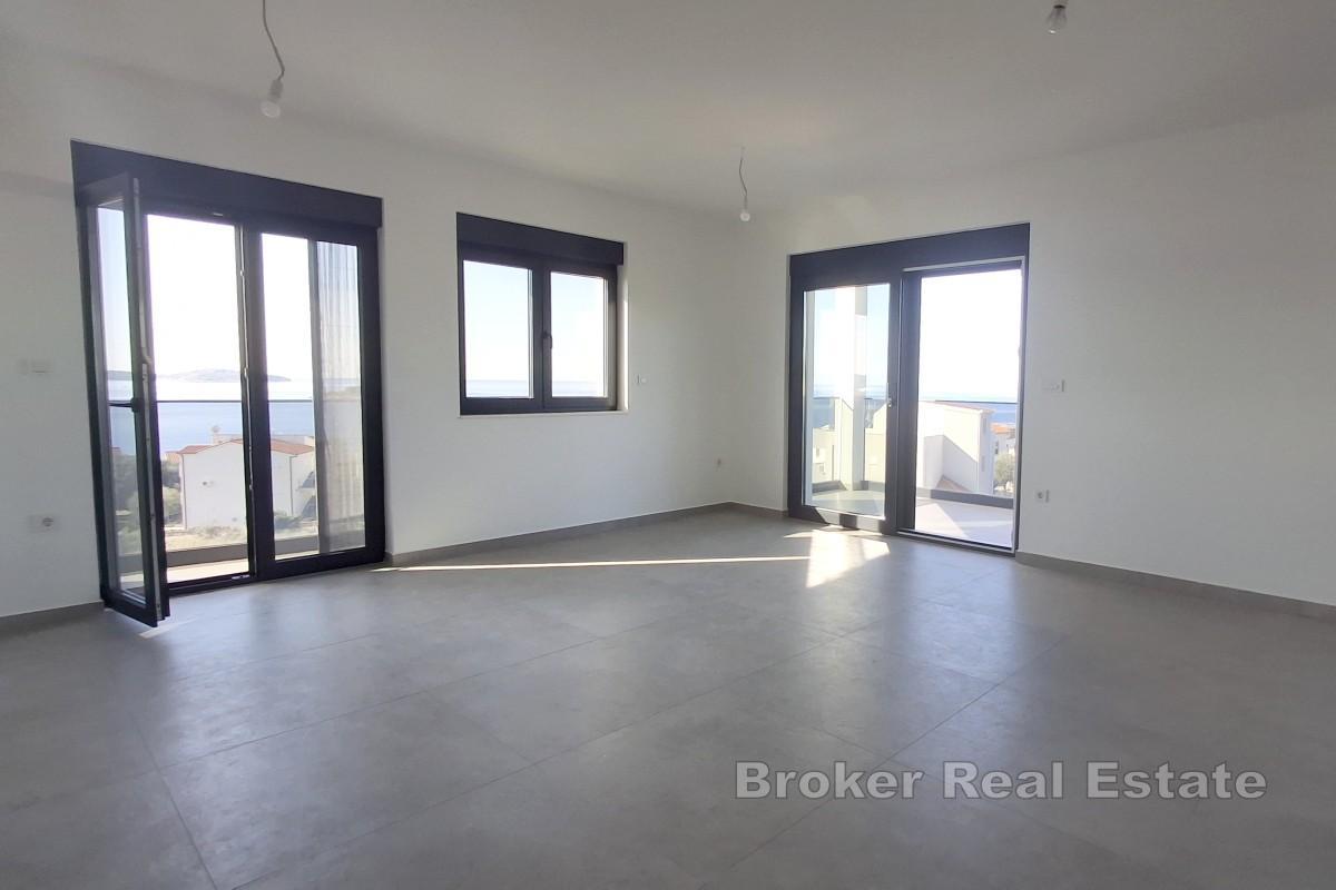 Geräumiges Penthouse mit offenem Meerblick