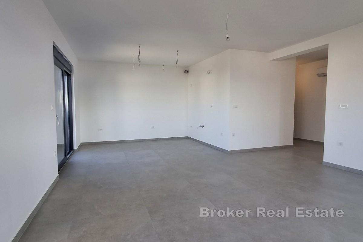 Geräumiges Penthouse mit offenem Meerblick