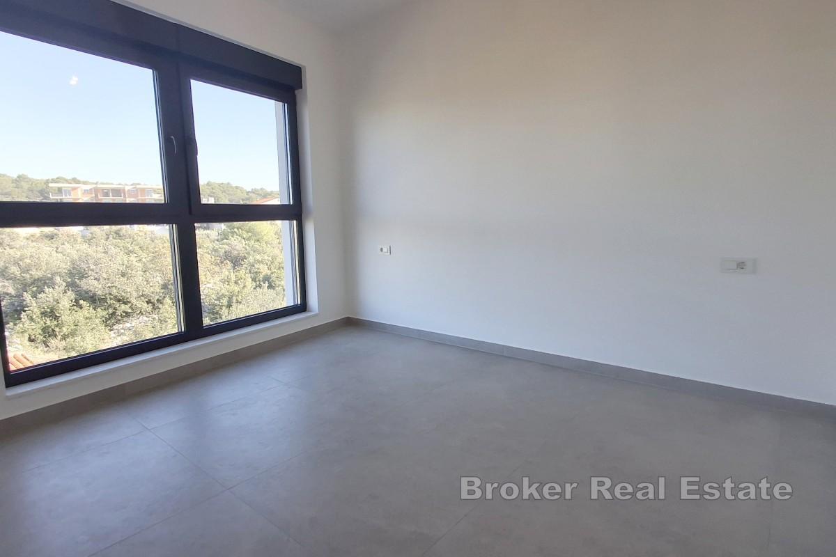 Geräumiges Penthouse mit offenem Meerblick