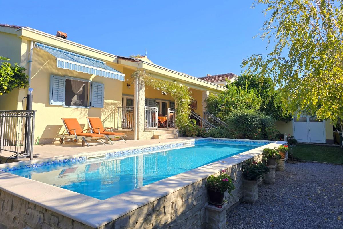 001-2031-216-kastela-house-with-pool-for-sale