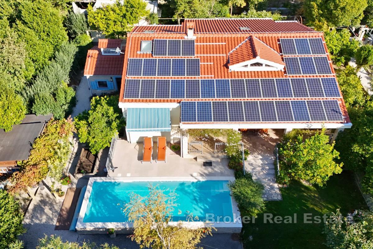 Luksuriøs middelhavsvilla med basseng