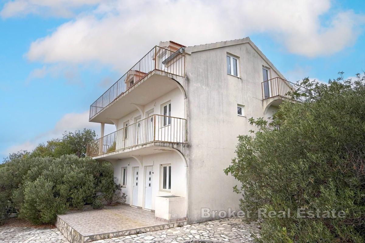 Casa da ristrutturare con vista mare