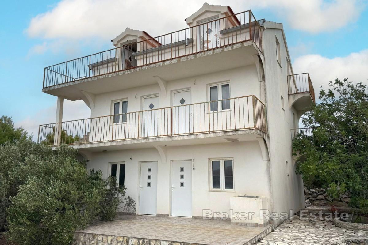 Casa da ristrutturare con vista mare