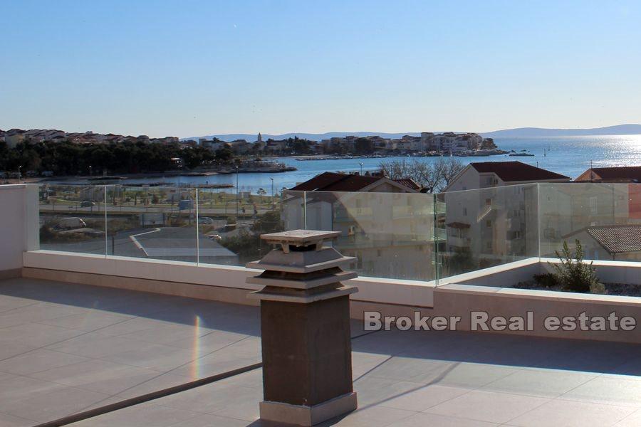 Villa med pool och öppen havsutsikt